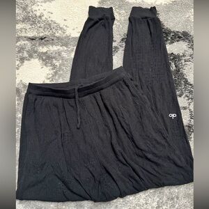 ALO Yoga Lounging Joggers